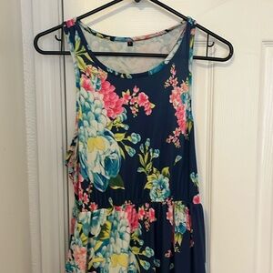 EUC floral maxi dress. No brand.
